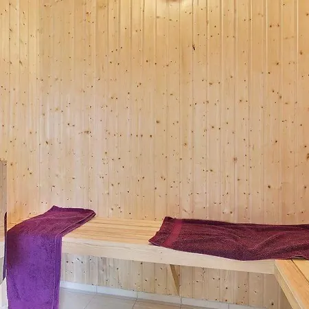 Дом отдыха Sleeps 18 Pool Wifi *