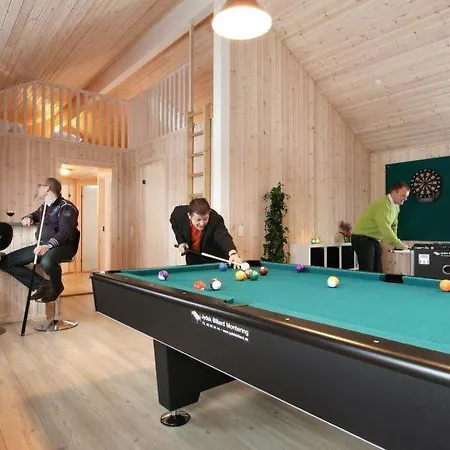 Дом отдыха Sleeps 18 Pool Wifi *