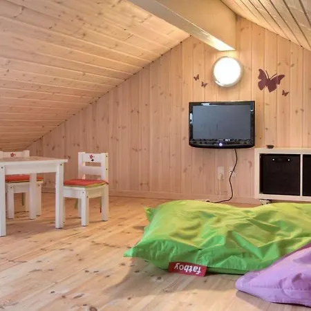 Дом отдыха Sleeps 18 Pool Wifi Vestermark