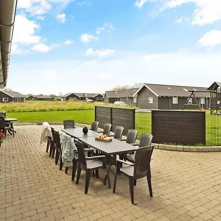 Дом отдыха Sleeps 18 Pool Wifi Vestermark